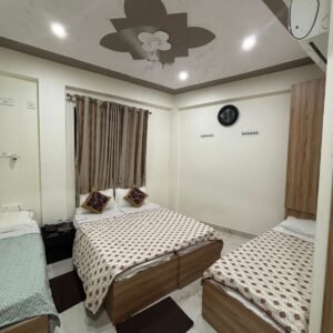 4 Seater Room with Airport View