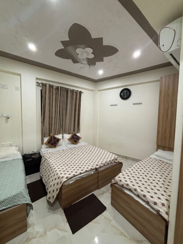 4 Seater Room with Airport View